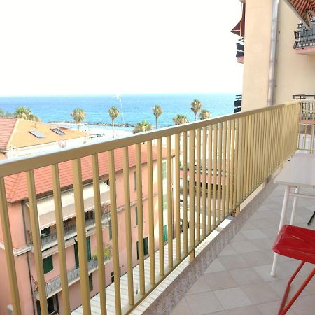 Casa Fronte Mare Lägenhet Ventimiglia Exteriör bild