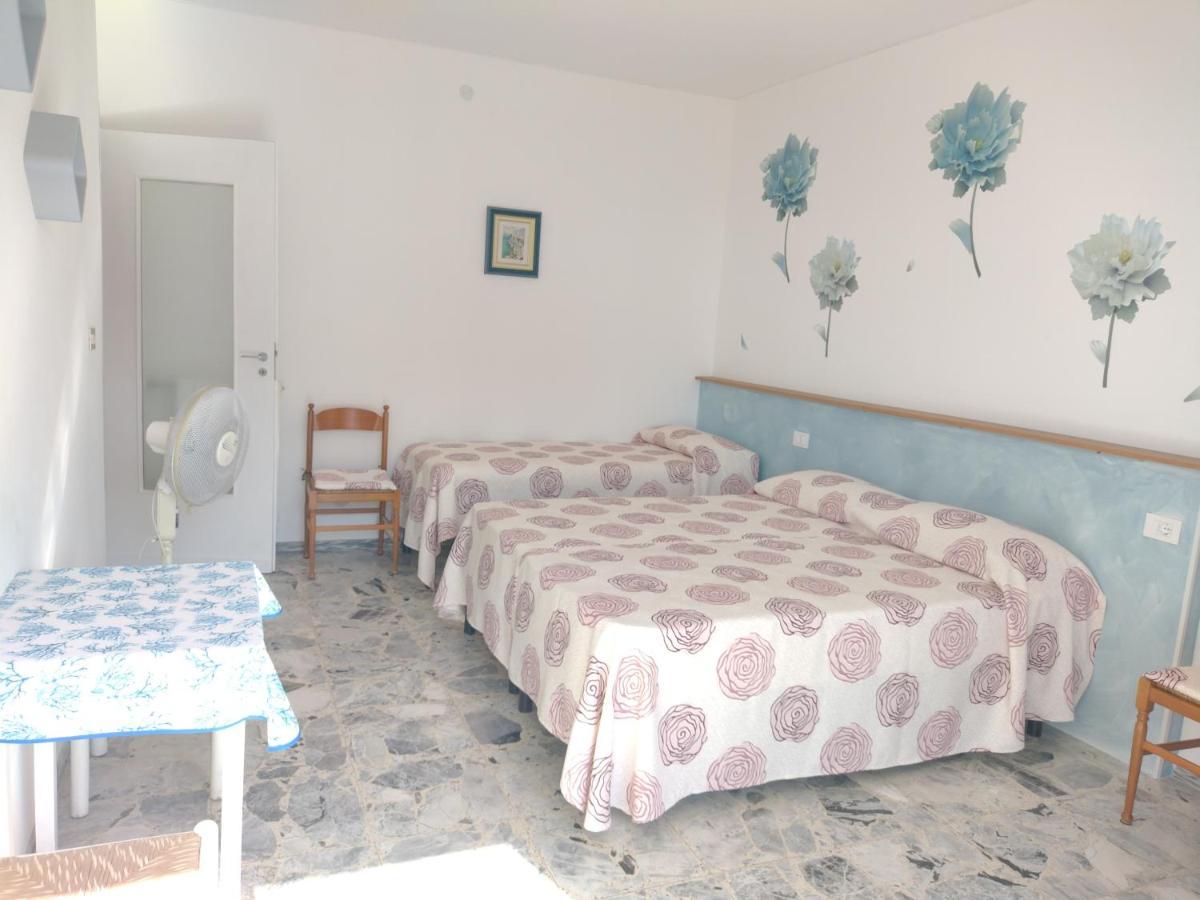 Casa Fronte Mare Lägenhet Ventimiglia Exteriör bild