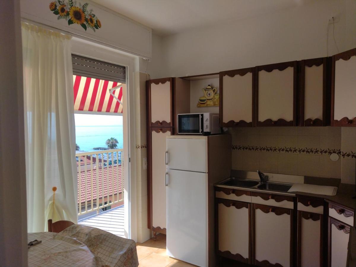 Casa Fronte Mare Lägenhet Ventimiglia Exteriör bild
