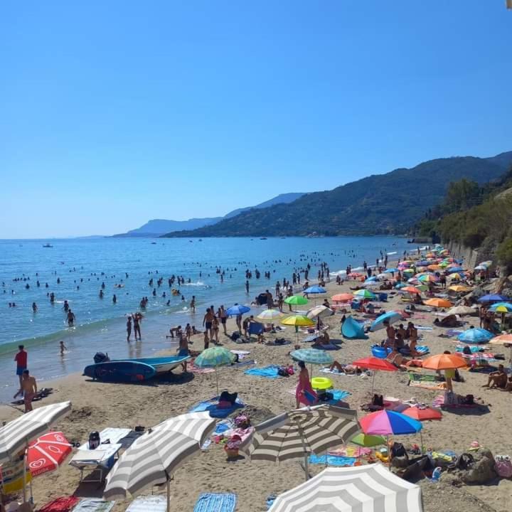 Casa Fronte Mare Lägenhet Ventimiglia Exteriör bild
