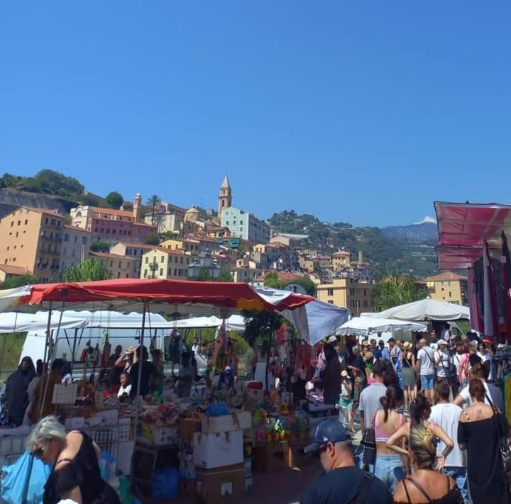 Casa Fronte Mare Lägenhet Ventimiglia Exteriör bild