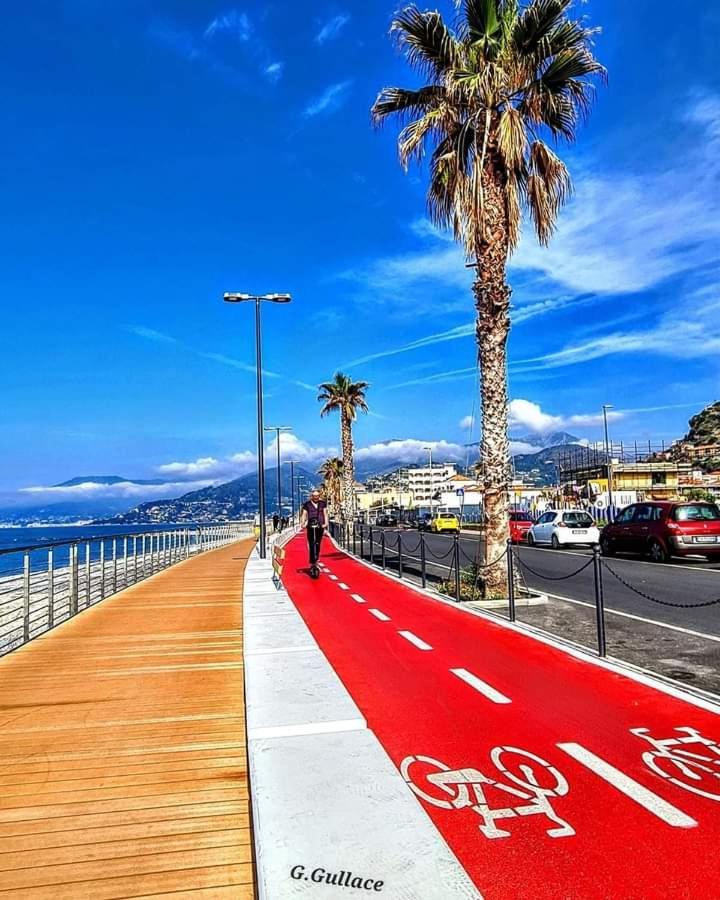 Casa Fronte Mare Lägenhet Ventimiglia Exteriör bild