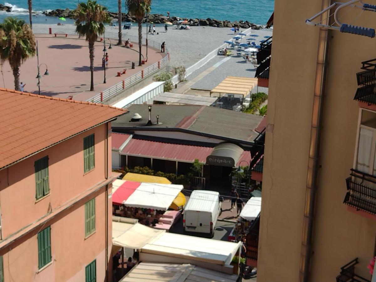 Casa Fronte Mare Lägenhet Ventimiglia Exteriör bild